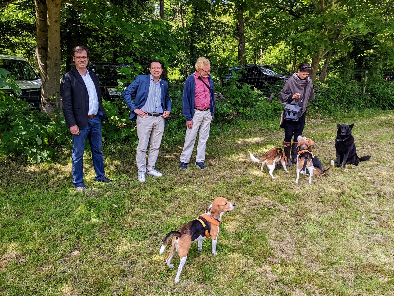 Bis Oktober wird in Hofheim die erste Hundewiese getestet.