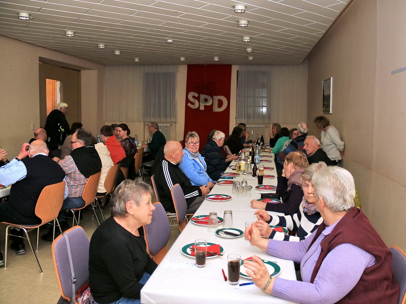 Mit ihrem traditionellen Heringsessen läutete die SPD am Aschermittwoch die Fastenzeit ein.
