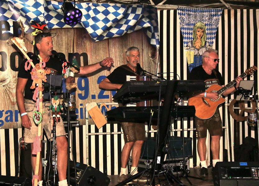 Mit Musik geht alles besser - auch beim Wallauer Oktoberfest.