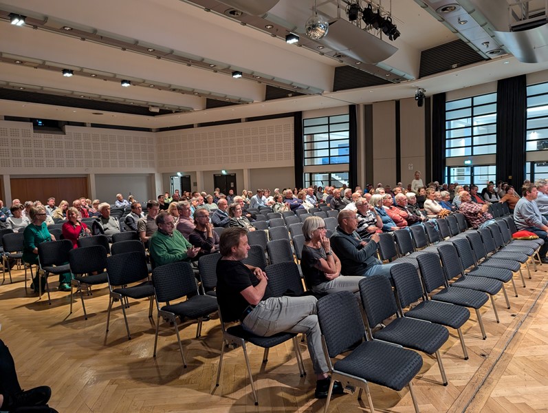 Mehr Interesse bei einem wichtige Thema wäre wünschenswert.